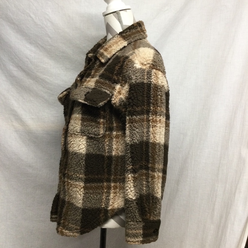 Almost Famous Womens Plaid Sherpa Shacket Button-Up Jacket in Brown & Cream Sz M - Picture 4 of 11